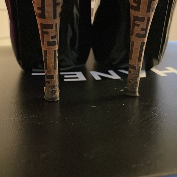 Fendi Spuntata Vernice Peep Toe Heel - Picture 3 of 5